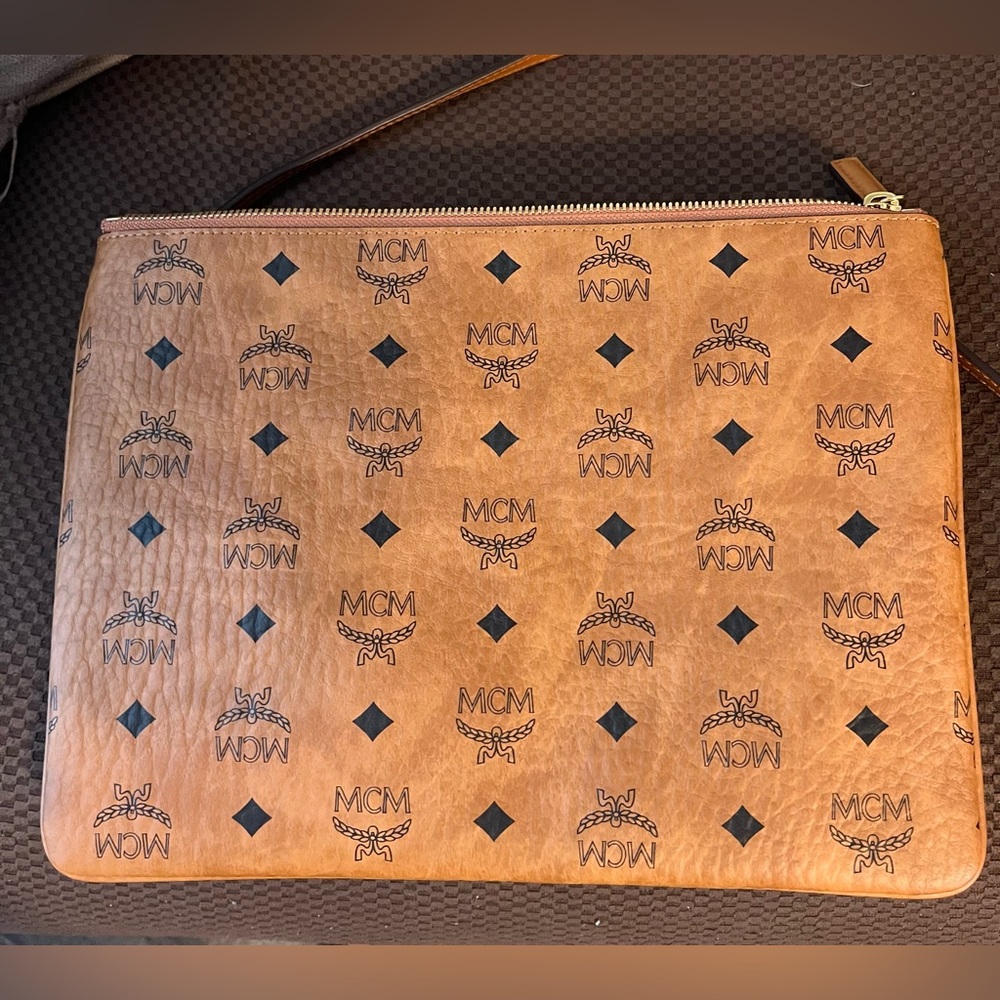 🚨🚨MCM Cognac Crossbody